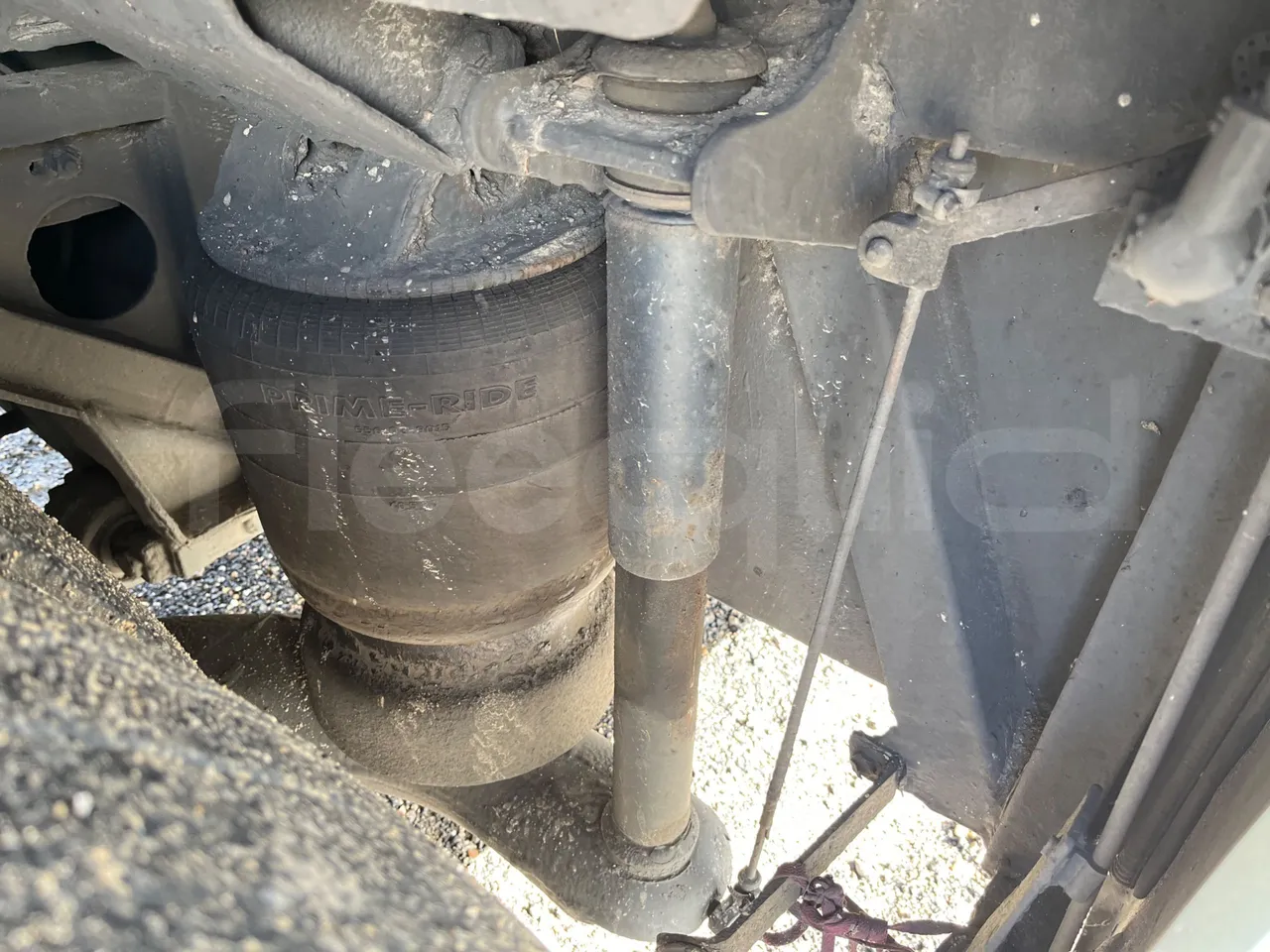 Neoplan N2216 N2216/3 - EUR4 - 324kW - 13.800m - axle 2 shock absorbers 1 left