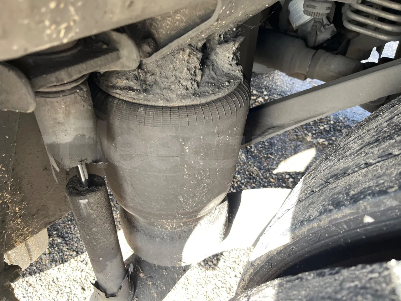 Neoplan N2216 N2216/3 - EUR4 - 324kW - 13.800m - axle 2 shock absorbers 2 left