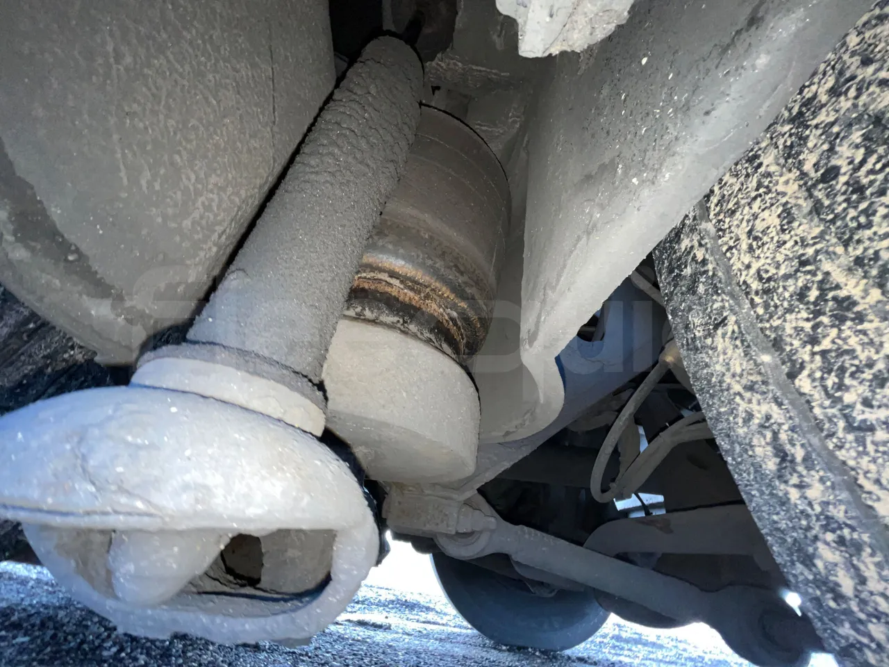 Neoplan N2216 N2216/3 - EUR4 - 324kW - 13.800m - axle 2 shock absorbers 2 left