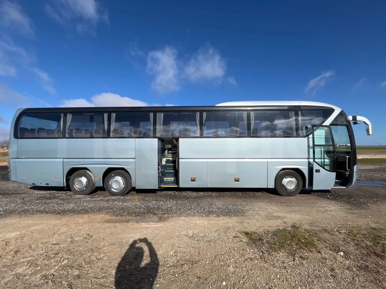 Neoplan N2216 N2216/3 - EUR4 - 324kW - 13.800m - right side doors open