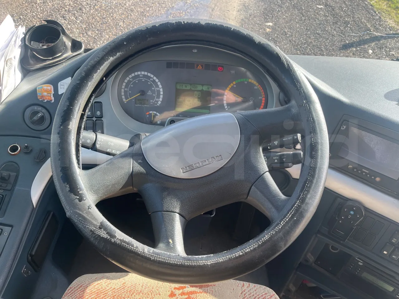 Neoplan N2216 N2216/3 - EUR4 - 324kW - 13.800m - steering wheel photo