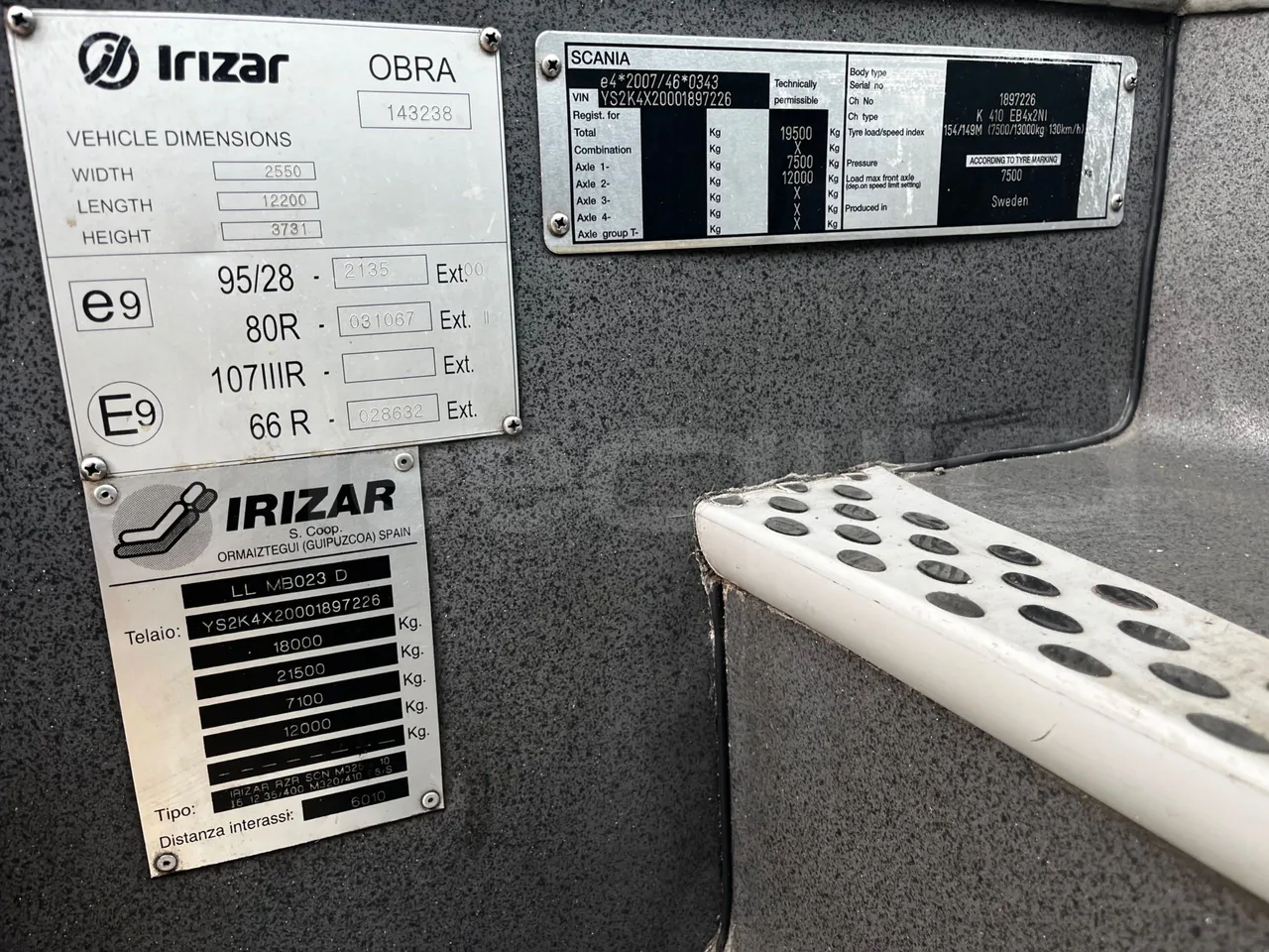 Irizar i6 12.35 - EUR6 - 305kW - 12.200m - engine plate photo