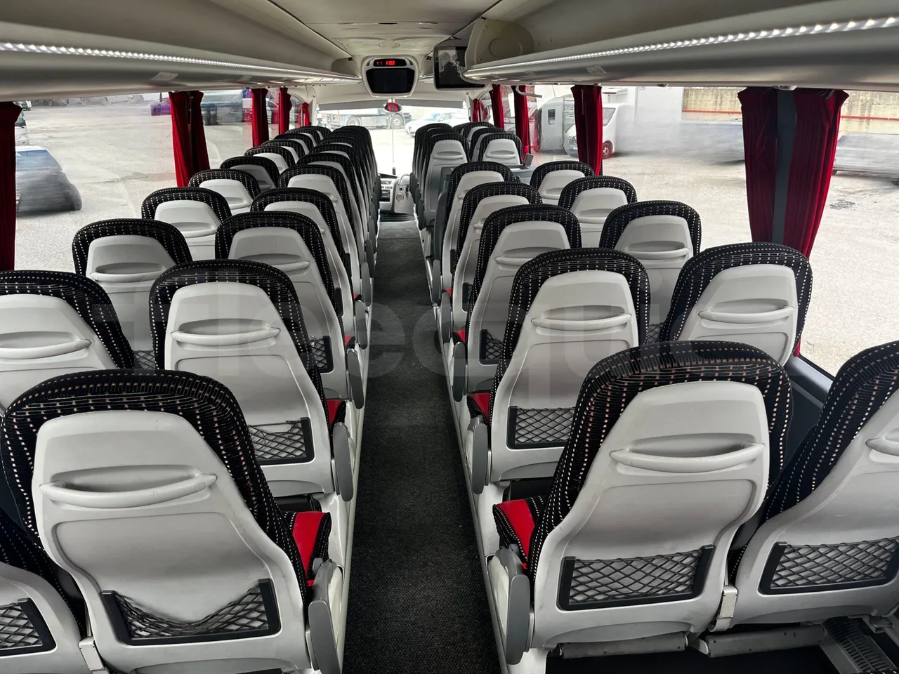 Irizar i6 12.35 - EUR6 - 305kW - 12.200m - forward view middle aisle
