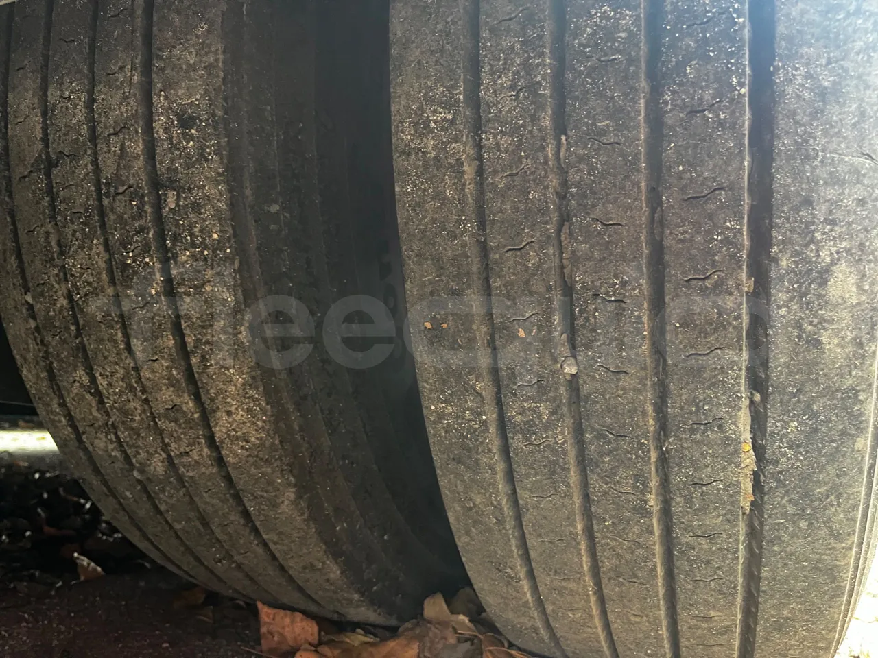 Irizar i6 12.35 - EUR6 - 305kW - 12.200m - tread condition front tires left