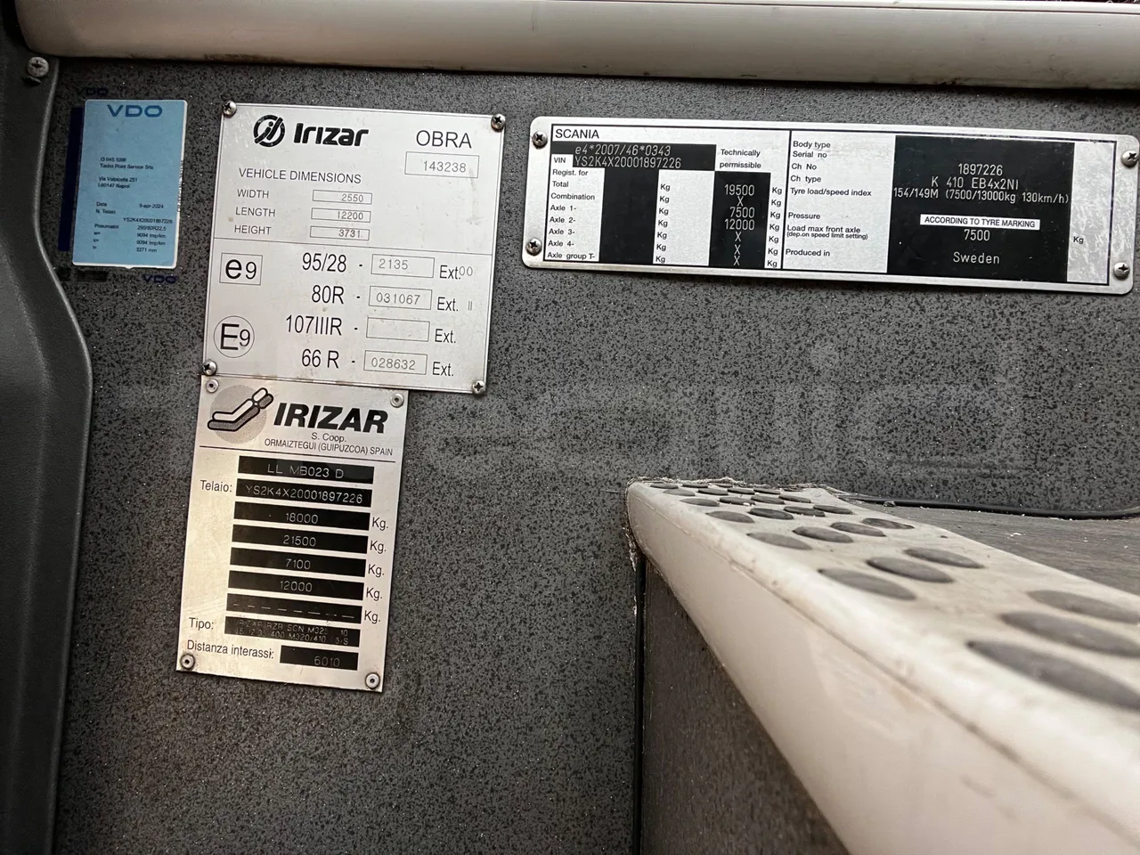 Irizar i6 12.35 - EUR6 - 305kW - 12.200m - vehicle plate photo