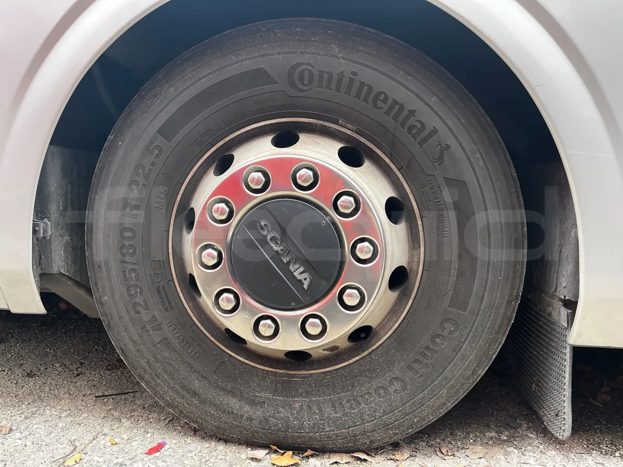 Irizar i6 12.35 - EUR6 - 305kW - 12.200m - front left tire measurements