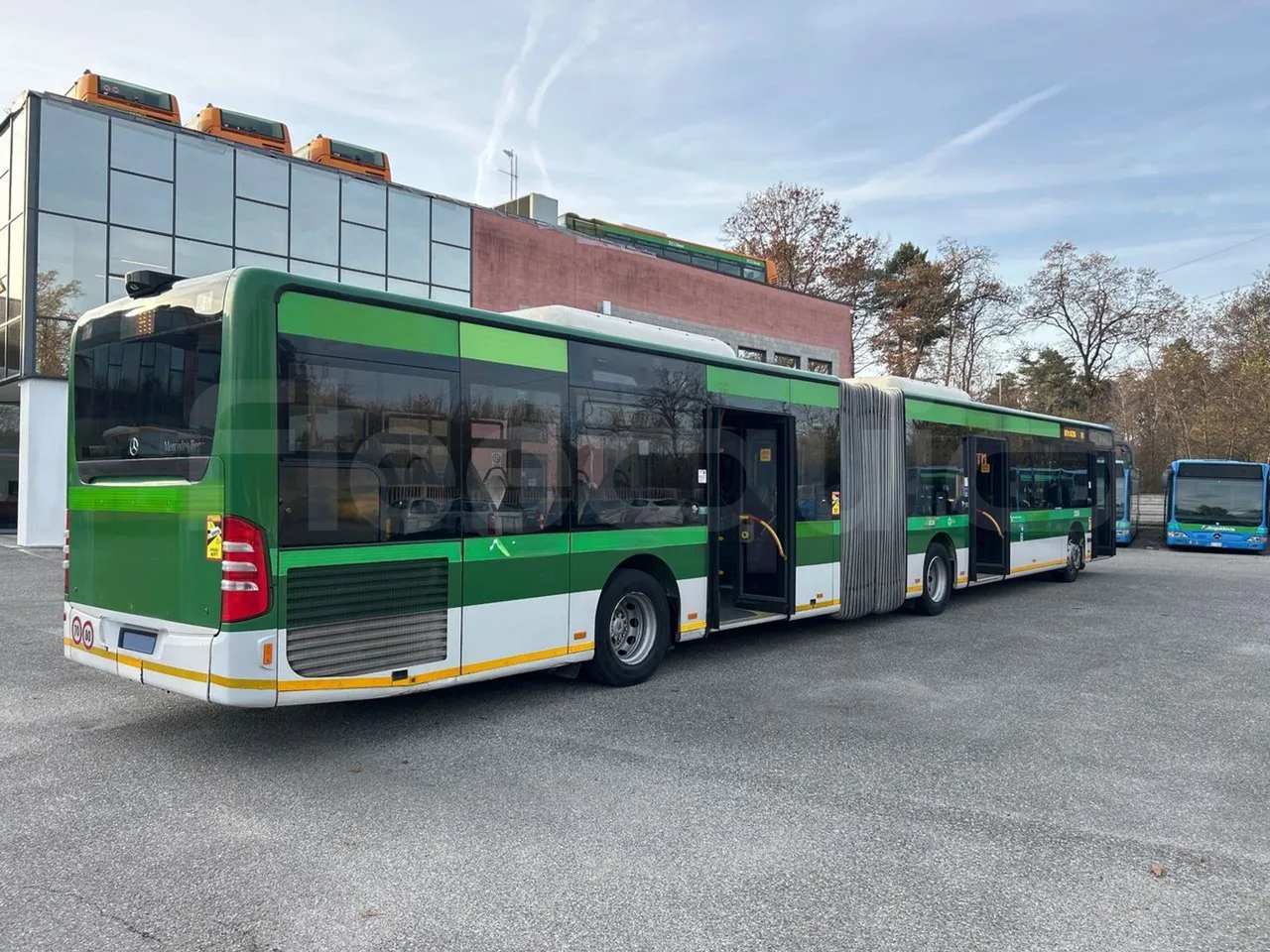 Mercedes-Benz O 530 G- 3P - Euro5 - 260kW - 17.940mt - 3/4 right rear doors open