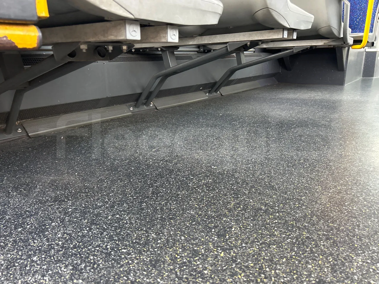 Mercedes-Benz O 530 G- 3P - Euro5 - 260kW - 17.940mt - seat brackets photo