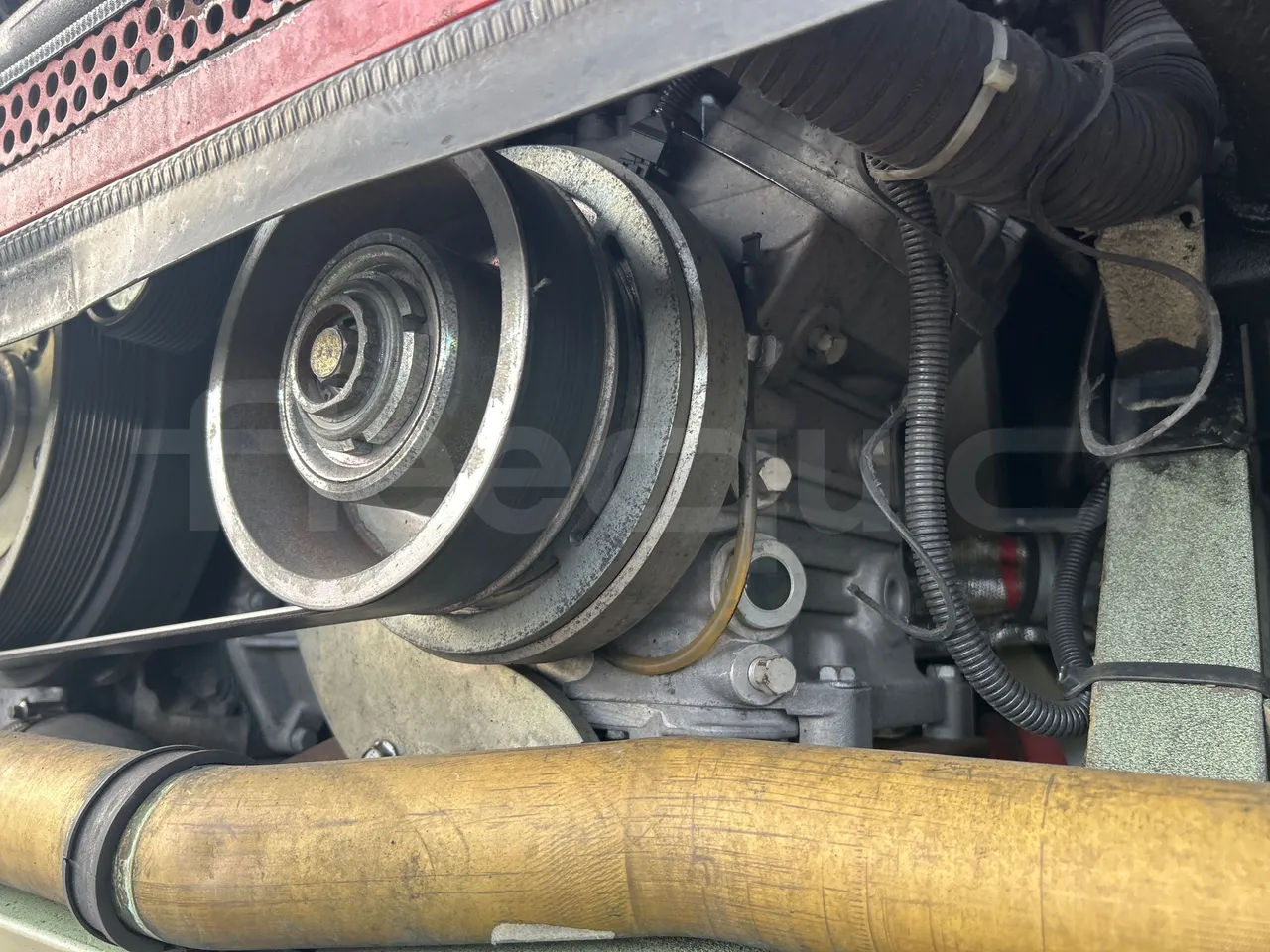 Mercedes-Benz O 530 G- 3P - Euro5 - 260kW - 17.940mt - air conditioning compressor