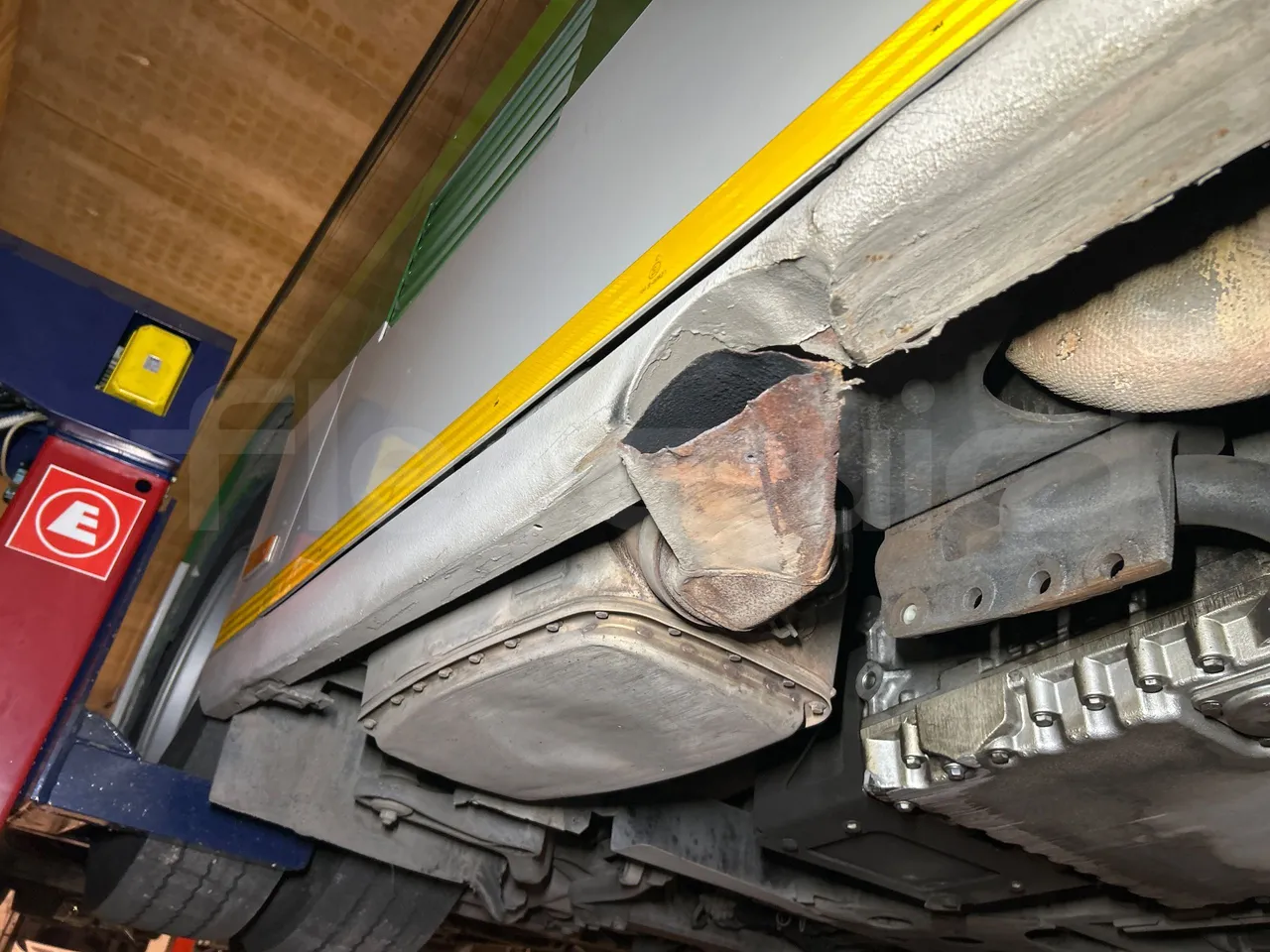 Mercedes-Benz O 530 G- 3P - Euro5 - 260kW - 17.940mt - exhaust photo