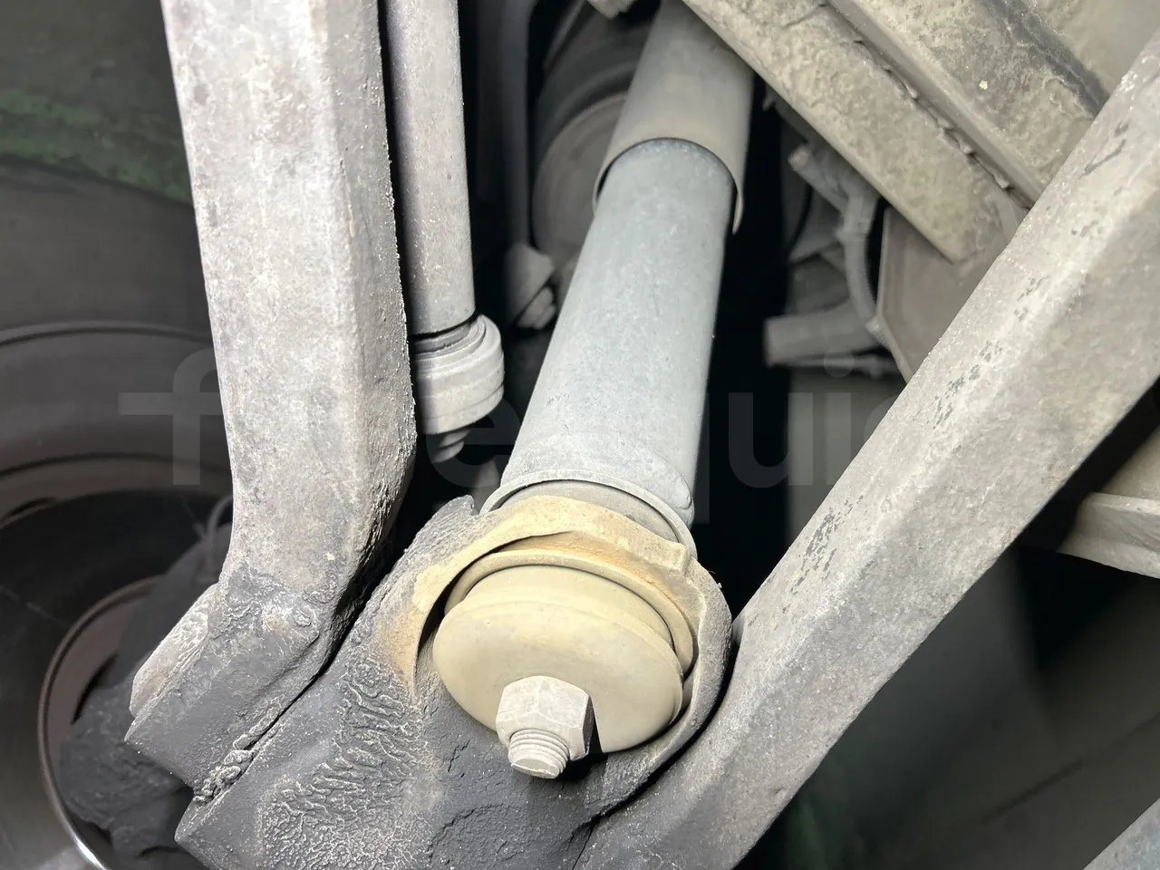 Mercedes-Benz O 530 G- 3P - Euro5 - 260kW - 17.940mt - front shock absorbers left