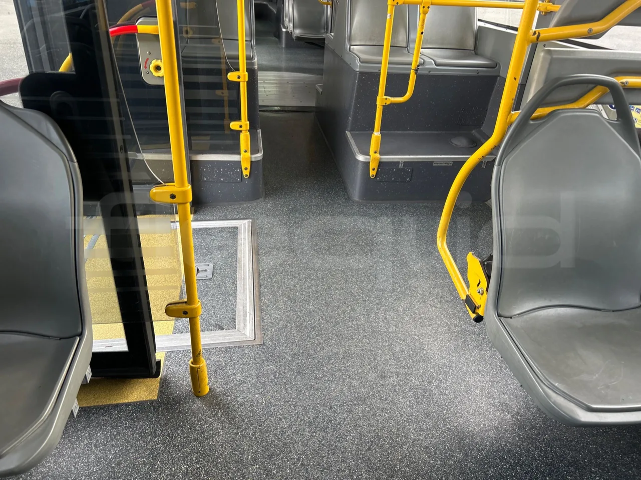 Mercedes-Benz O 530 G- 3P - Euro5 - 260kW - 17.940mt - handrails photo