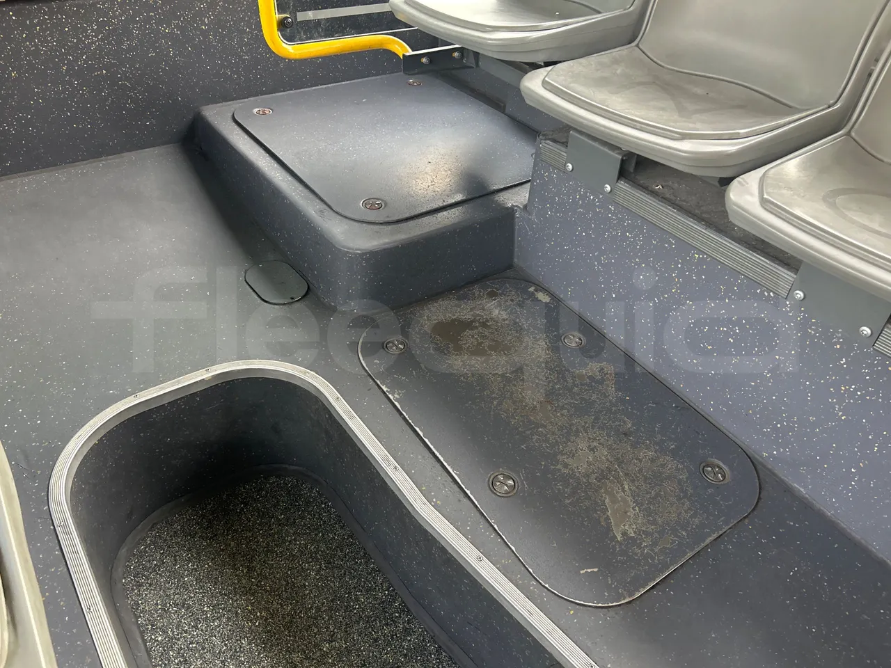 Mercedes-Benz O 530 G- 3P - Euro5 - 260kW - 17.940mt - floor hatches photo