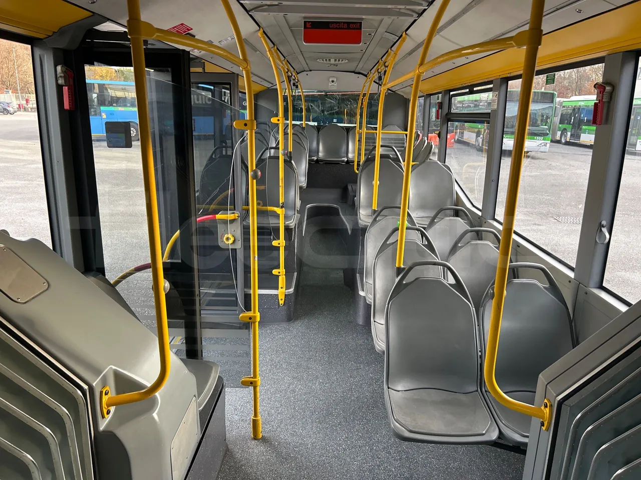 Mercedes-Benz O 530 G- 3P - Euro5 - 260kW - 17.940mt - reverse view middle aisle