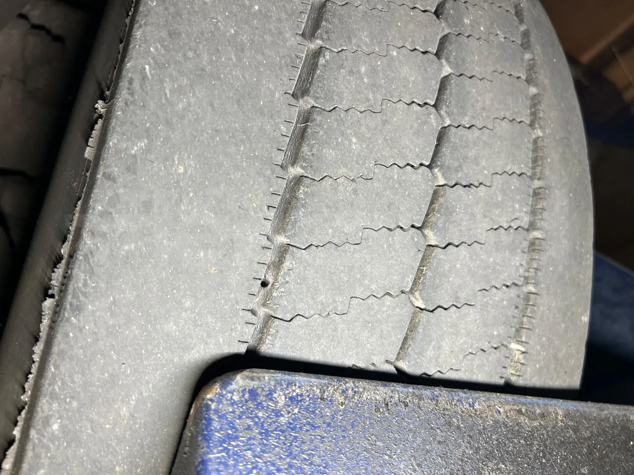 Mercedes-Benz O 530 G- 3P - Euro5 - 260kW - 17.940mt - tread condition front tires left