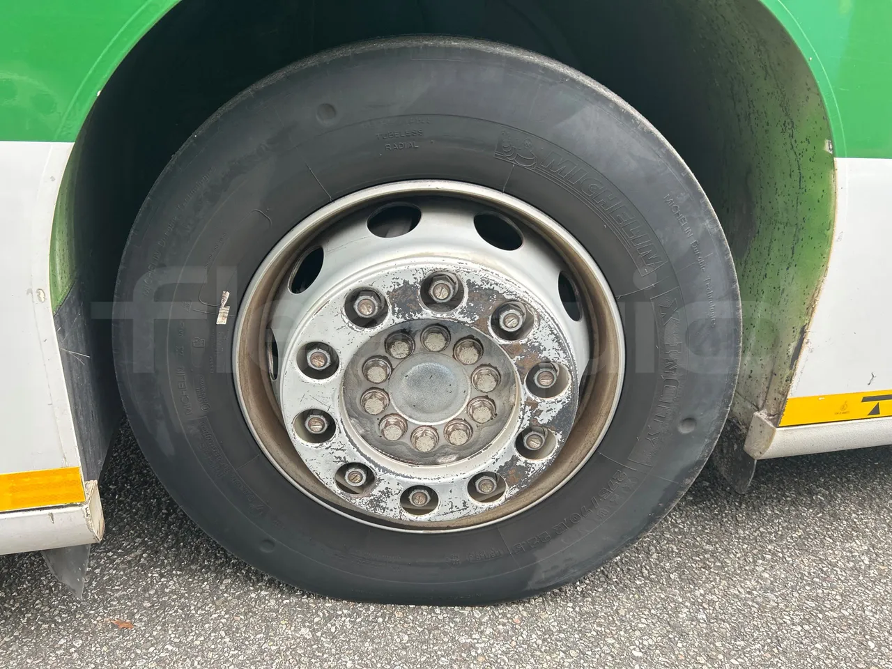 Mercedes-Benz O 530 G- 3P - Euro5 - 260kW - 17.940mt - front left tire measurements