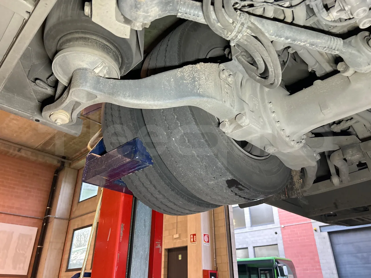 Mercedes-Benz O 530 G- 3P - Euro5 - 260kW - 17.940mt - axle 3 right side