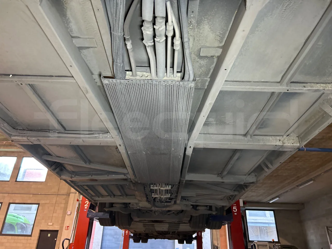 Mercedes-Benz O 530 G- 3P - Euro5 - 260kW - 17.940mt - central undercarriage photo