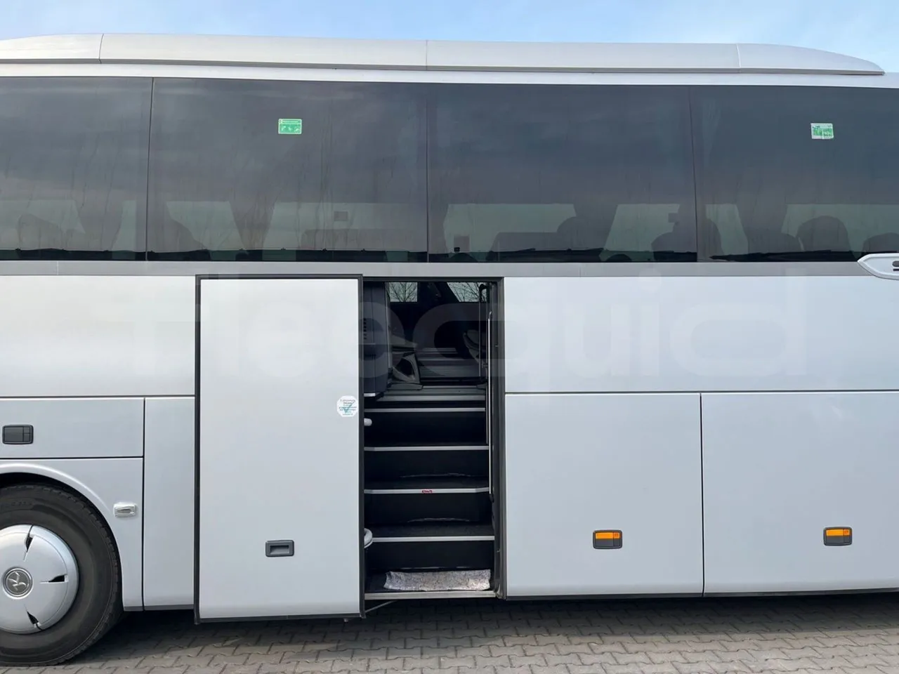 Setra S515 410 02 - Euro6 - 315kW - 12.300mt - front door 2 open
