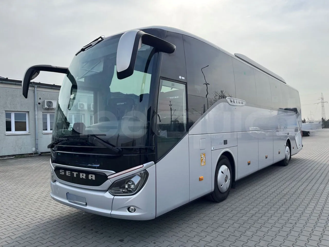 Setra S515 410 02 - Euro6 - 315kW - 12.300mt - 3/4 front left