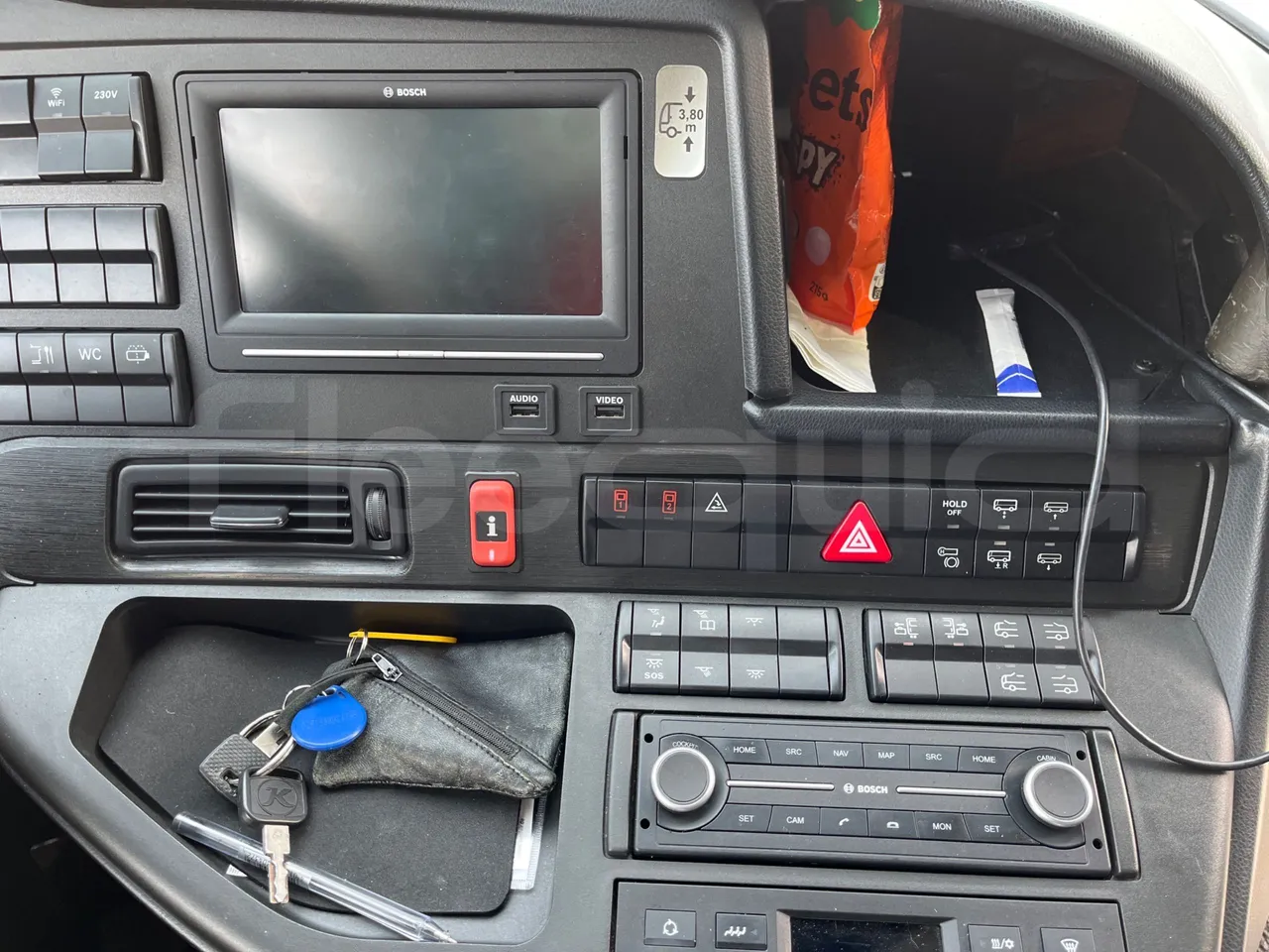 Setra S515 410 02 - Euro6 - 315kW - 12.300mt - radio accessories photo