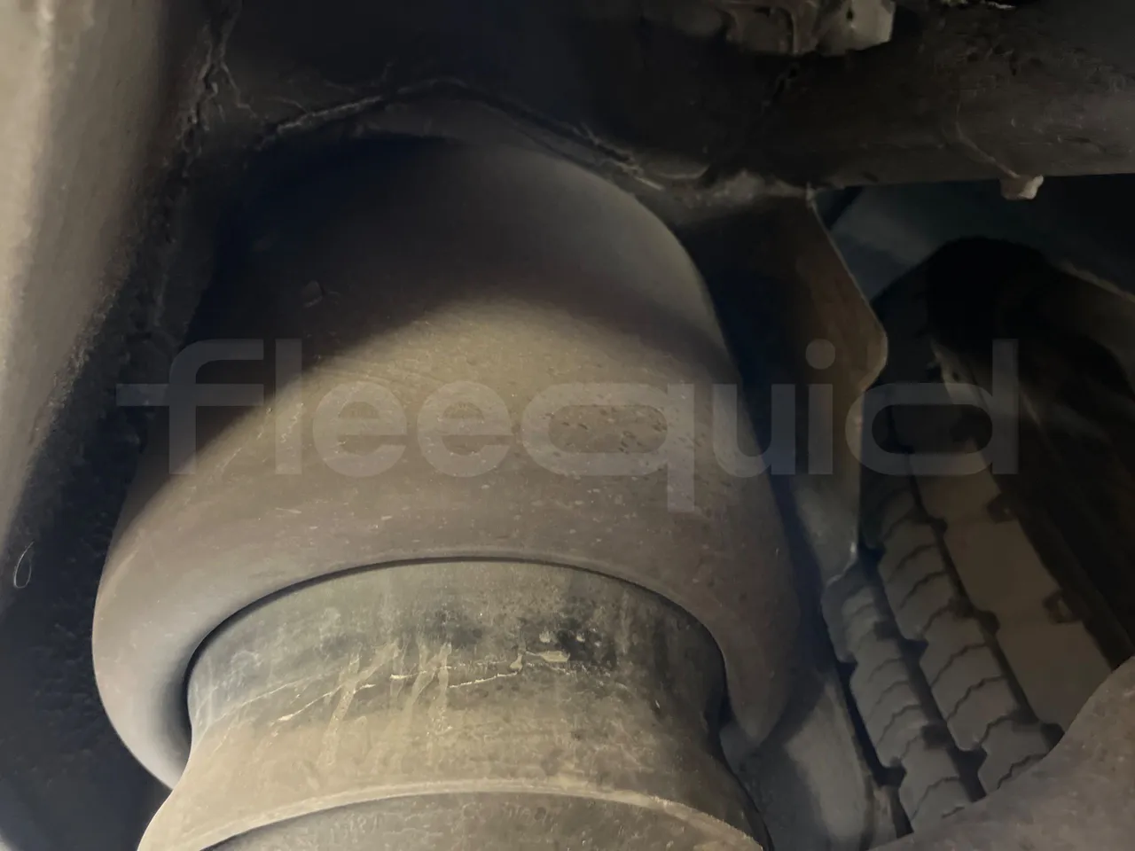 Setra S515 410 02 - Euro6 - 315kW - 12.300mt - axel 2 air springs 2 left