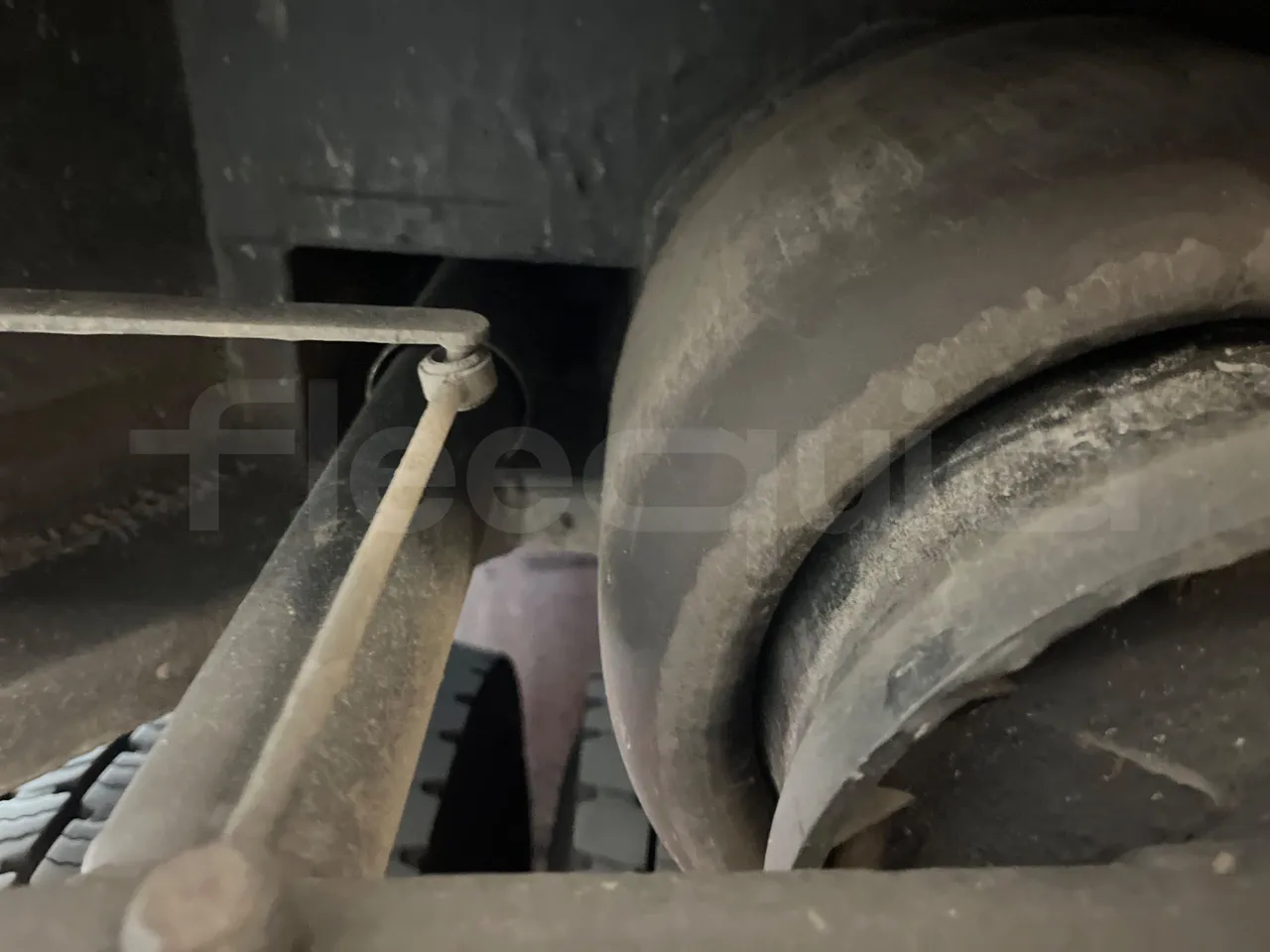 Setra S515 410 02 - Euro6 - 315kW - 12.300mt - axel 2 air springs 1 right