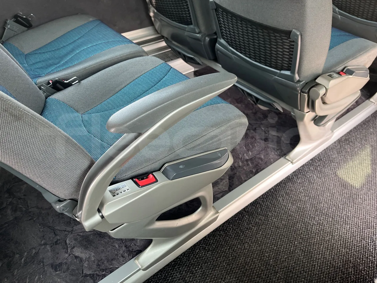 Setra S515 410 02 - Euro6 - 315kW - 12.300mt - armrest detail photo