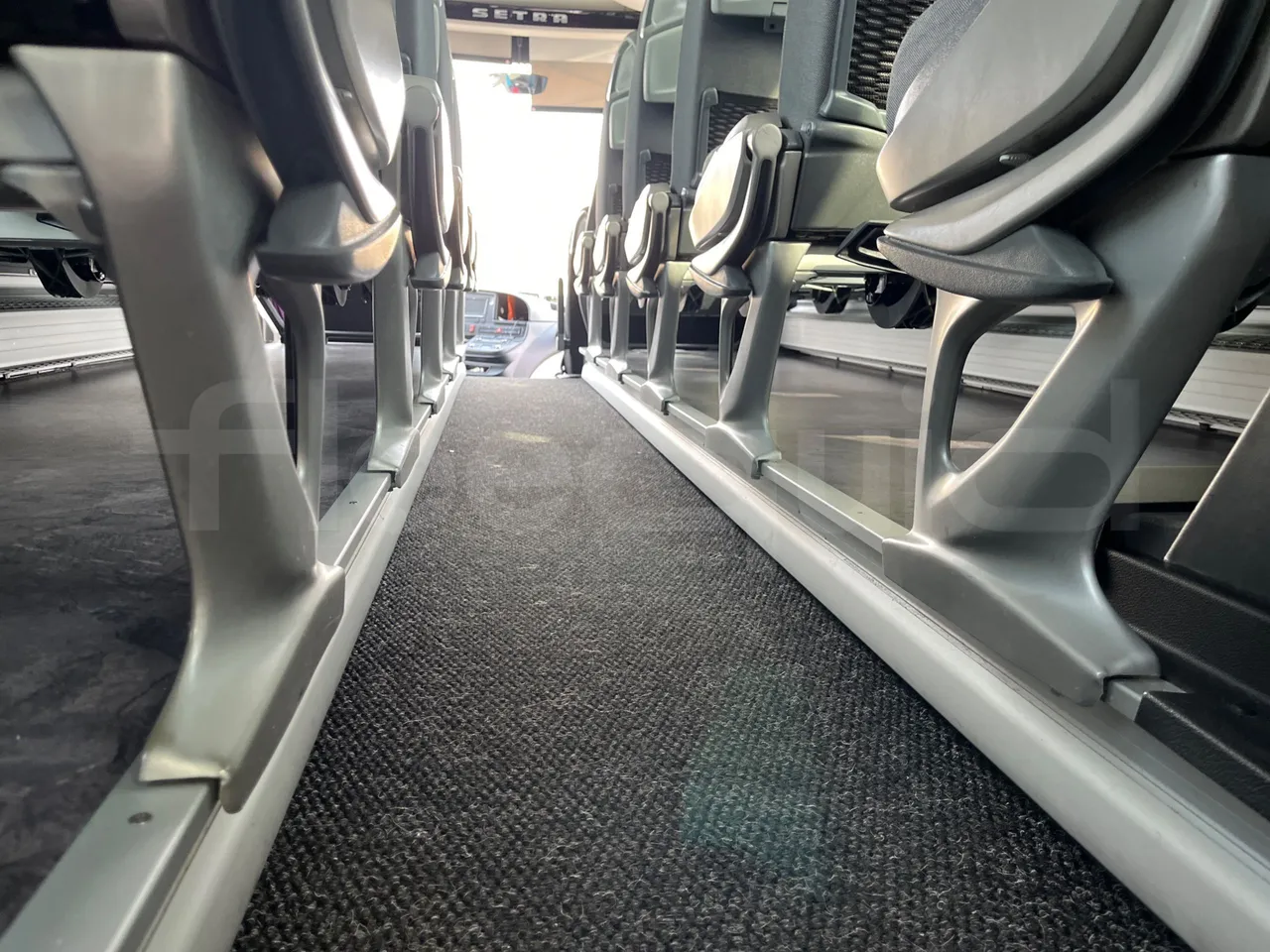 Setra S515 410 02 - Euro6 - 315kW - 12.300mt - seat brackets photo