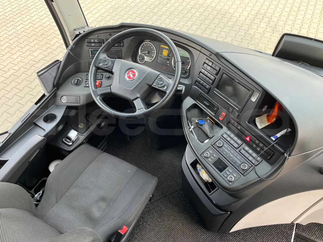 Setra S515 410 02 - Euro6 - 315kW - 12.300mt - buttons panels on