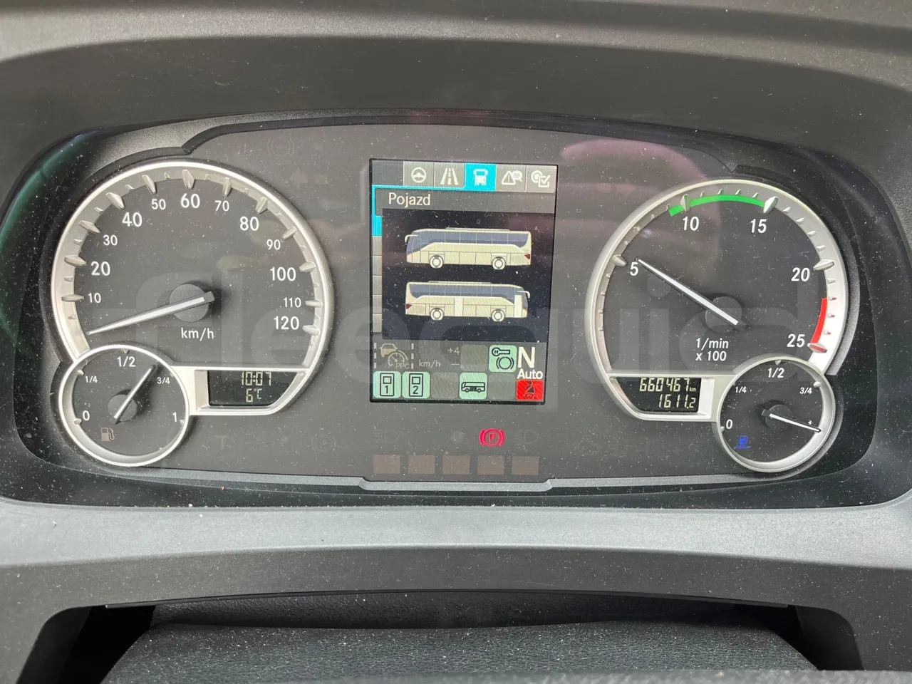 Setra S515 410 02 - Euro6 - 315kW - 12.300mt - dashboard lights on