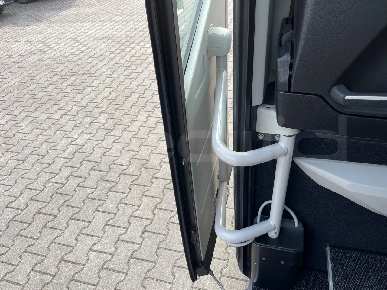 Setra S515 410 02 - Euro6 - 315kW - 12.300mt - door mechanism photo