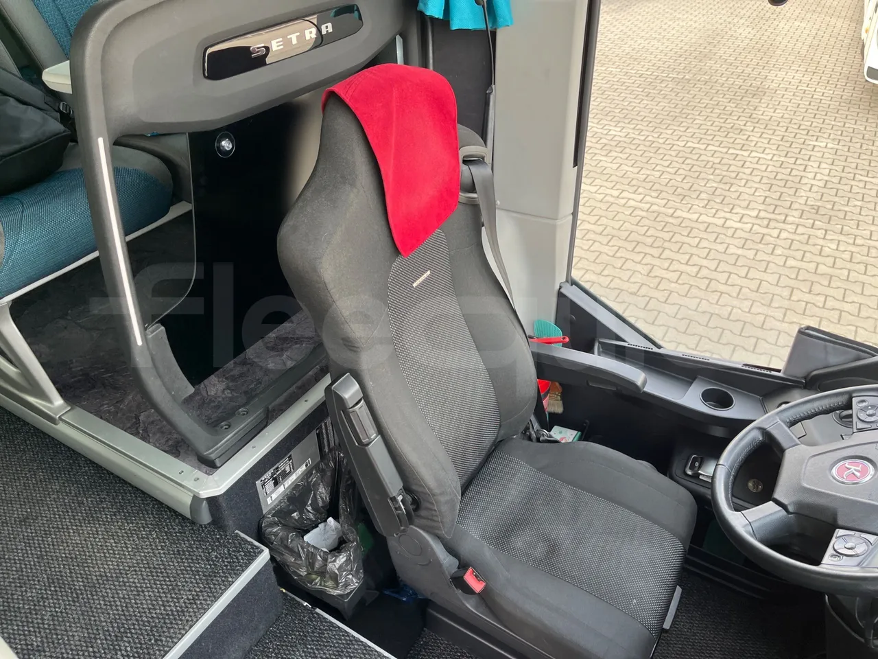 Setra S515 410 02 - Euro6 - 315kW - 12.300mt - driver's seat photo