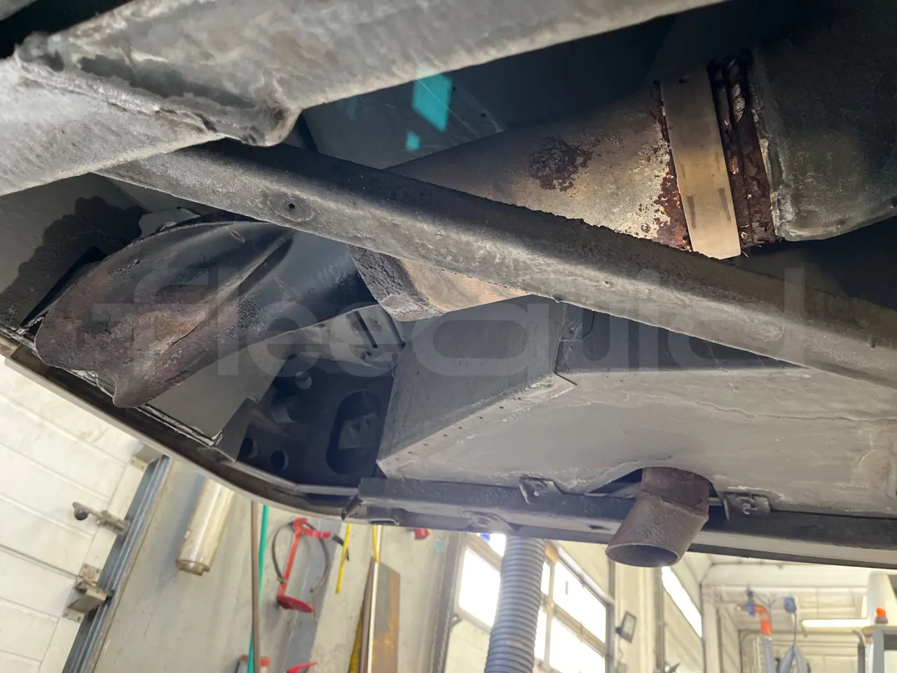 Setra S515 410 02 - Euro6 - 315kW - 12.300mt - exhaust photo