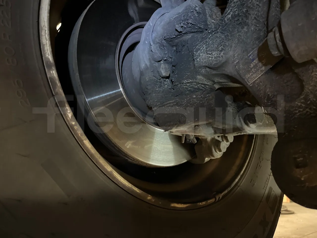 Setra S515 410 02 - Euro6 - 315kW - 12.300mt - front discs left