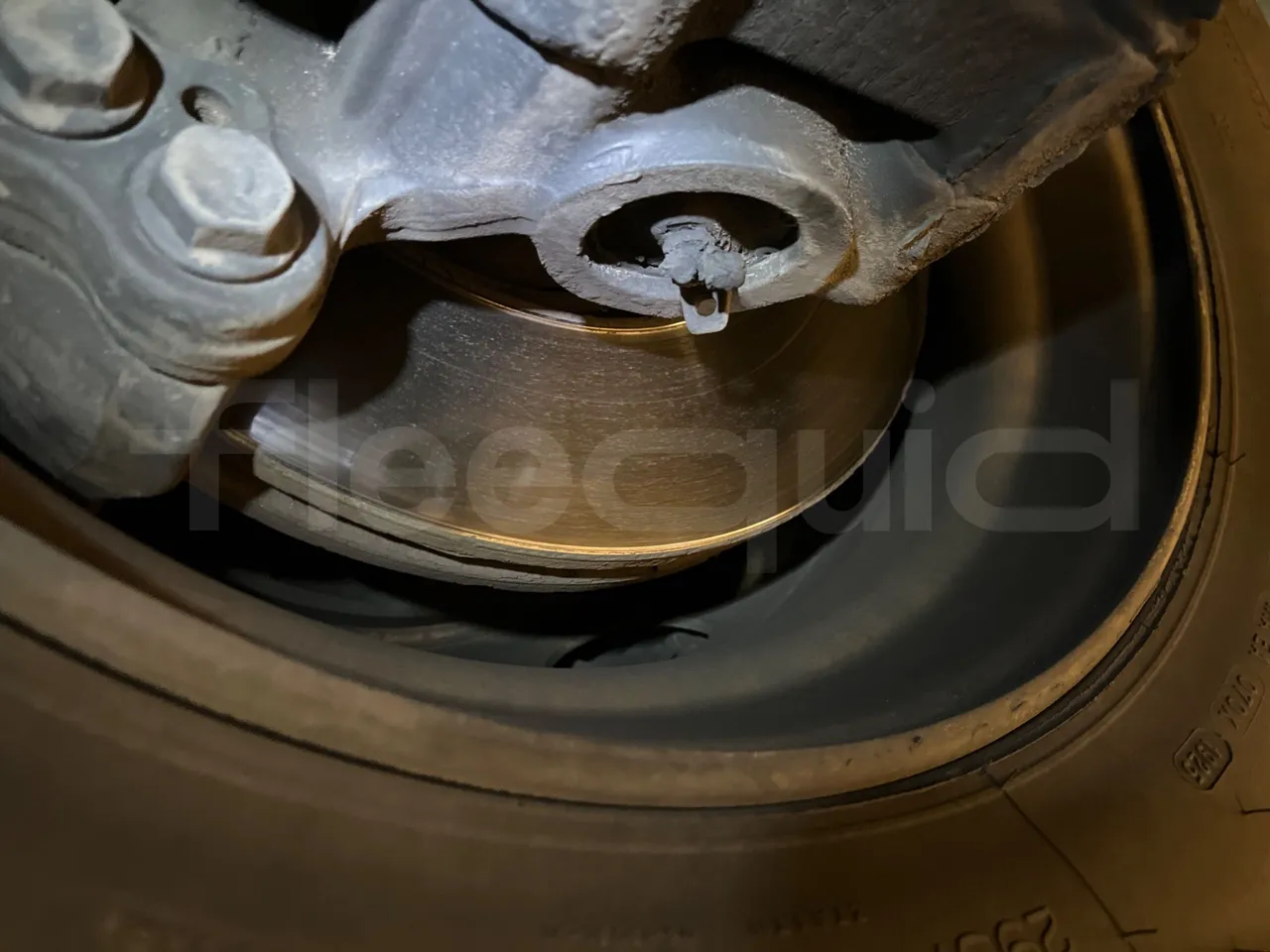 Setra S515 410 02 - Euro6 - 315kW - 12.300mt - front discs right