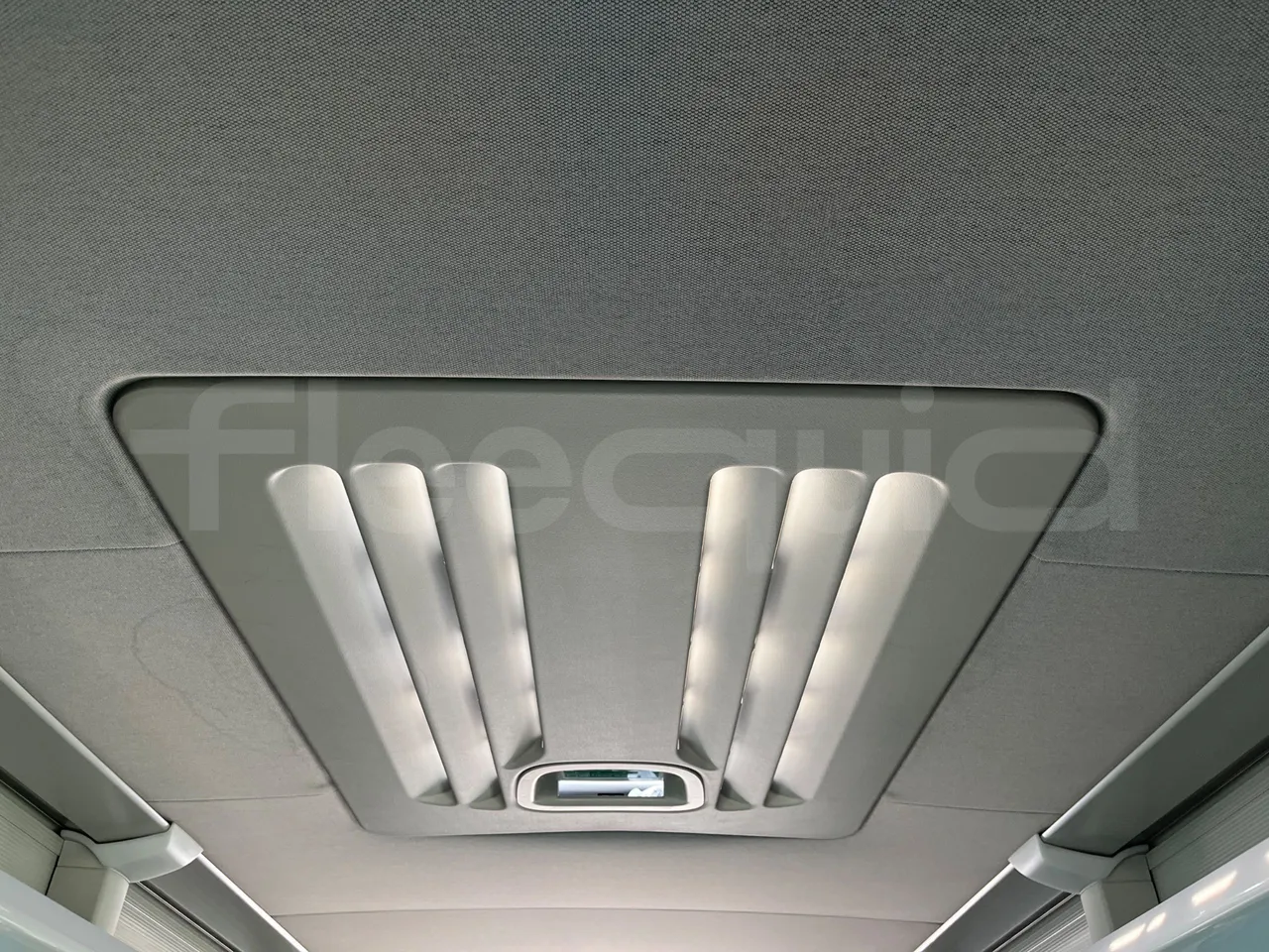 Setra S515 410 02 - Euro6 - 315kW - 12.300mt - roof hatch 2