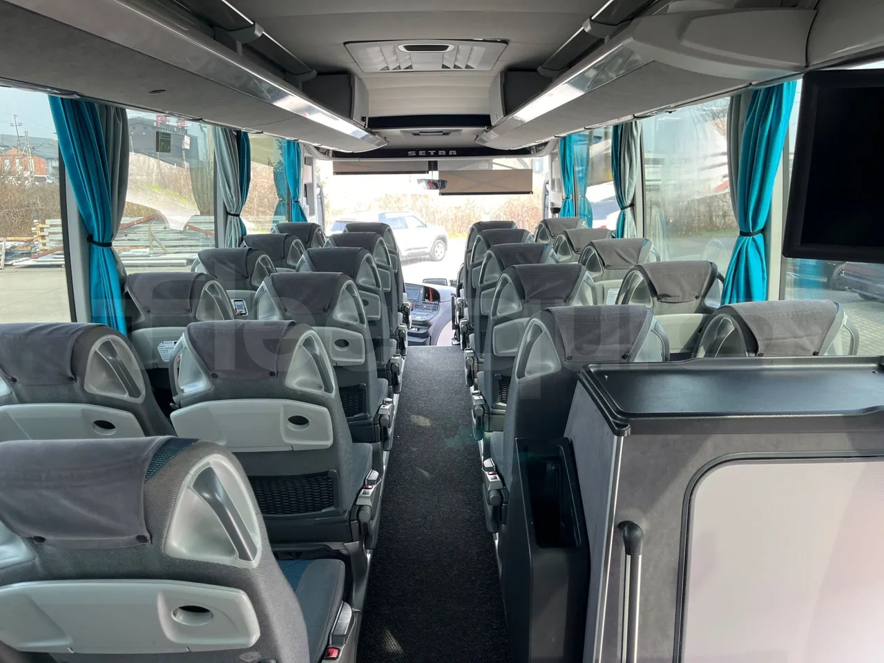 Setra S515 410 02 - Euro6 - 315kW - 12.300mt - forward view middle aisle