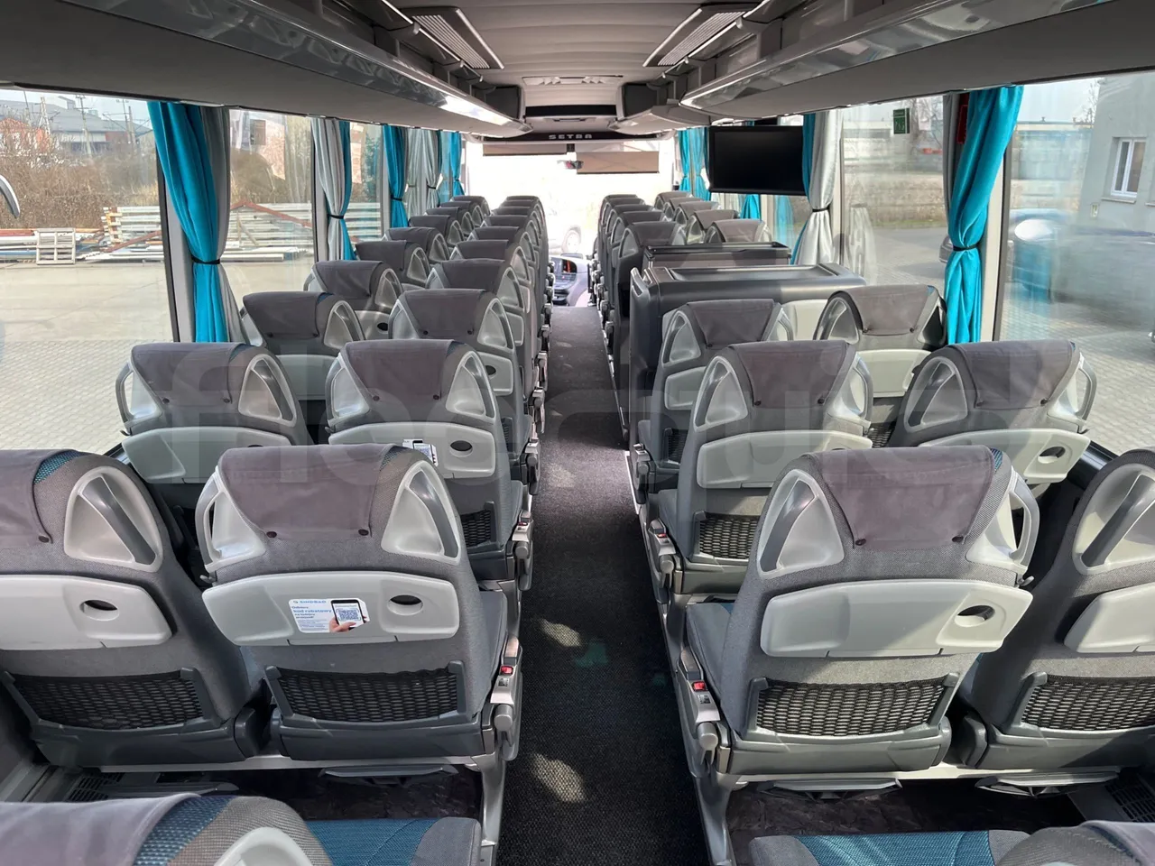 Setra S515 410 02 - Euro6 - 315kW - 12.300mt - forward view all seats last row height