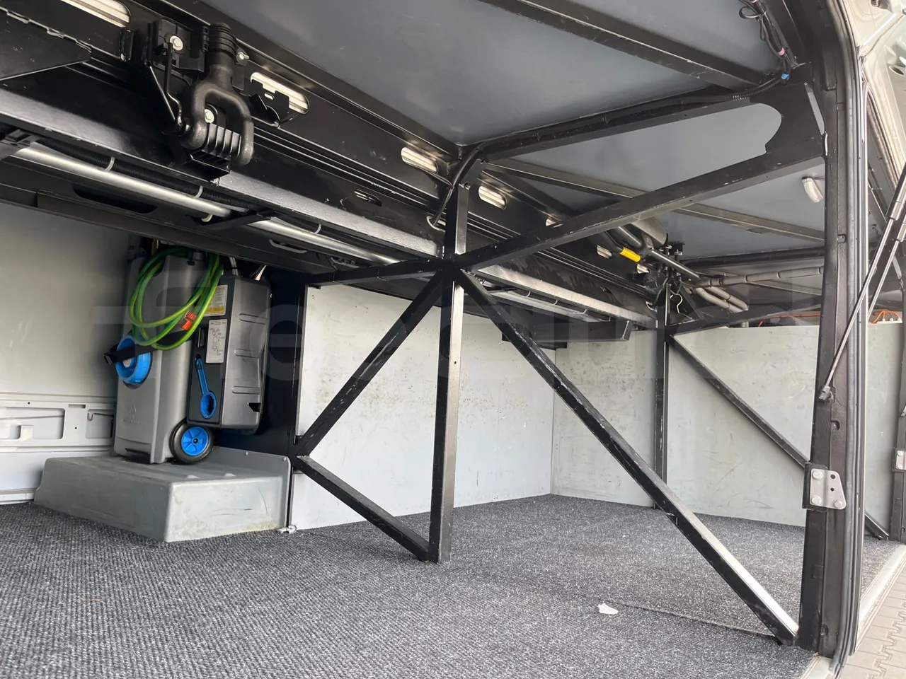 Setra S515 410 02 - Euro6 - 315kW - 12.300mt - internal frame rust check