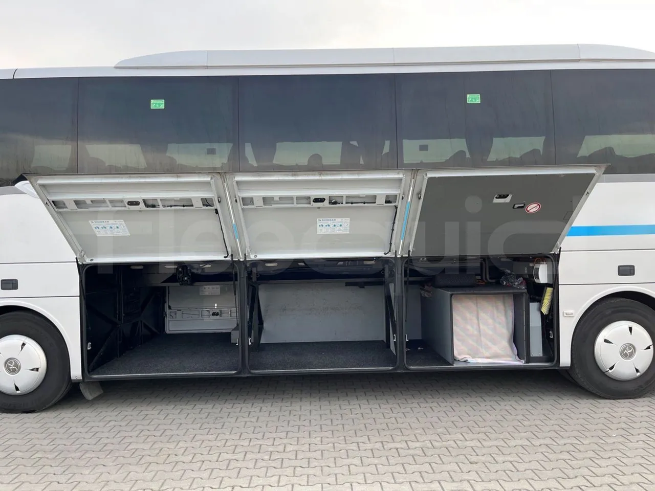 Setra S515 410 02 - Euro6 - 315kW - 12.300mt - luggage rack photo