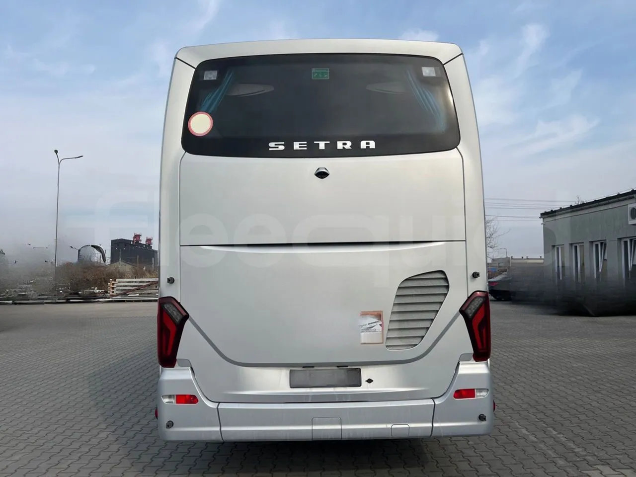 Setra S515 410 02 - Euro6 - 315kW - 12.300mt - rear hatch closed