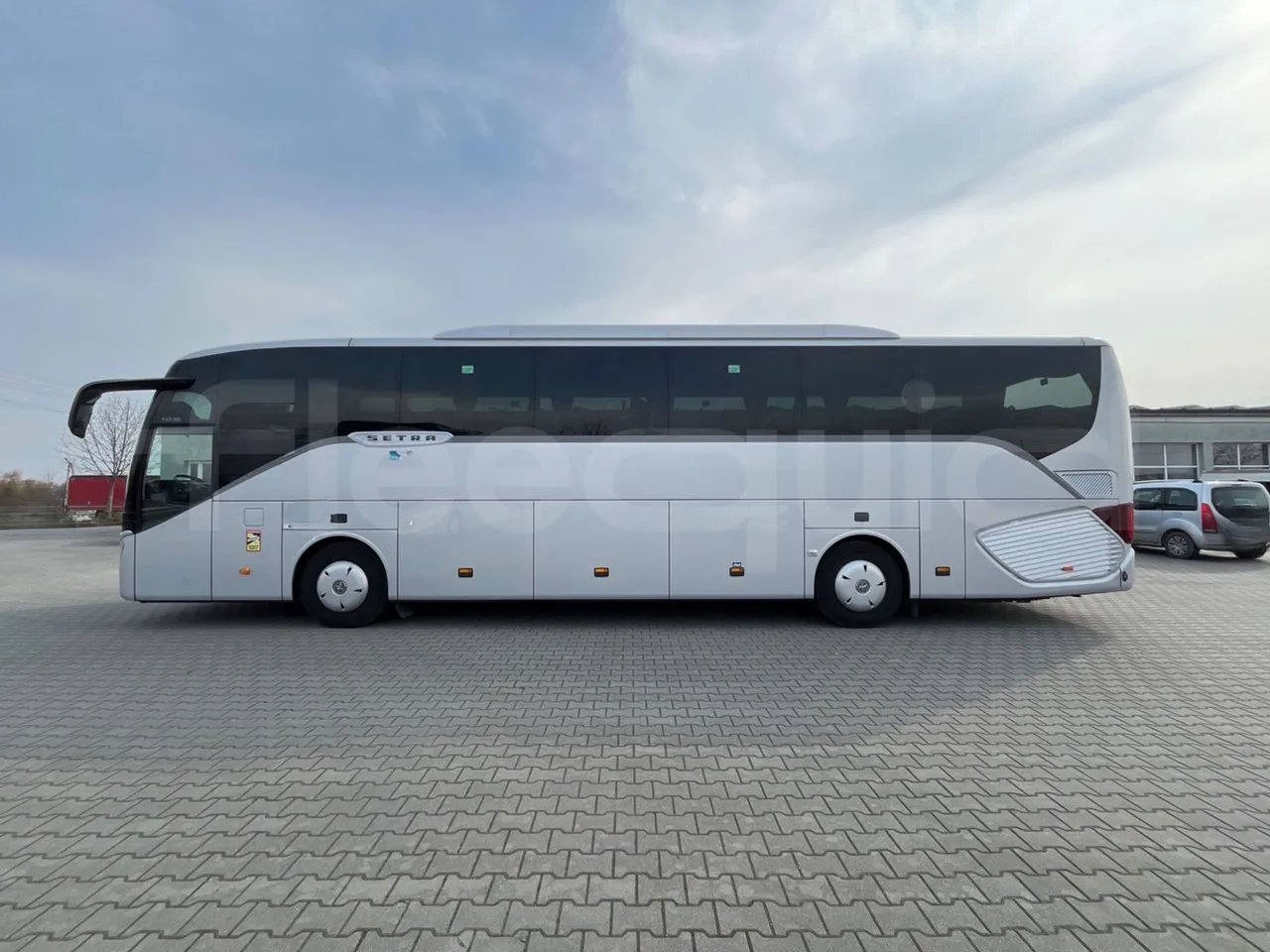 Setra S515 410 02 - Euro6 - 315kW - 12.300mt - left side photo