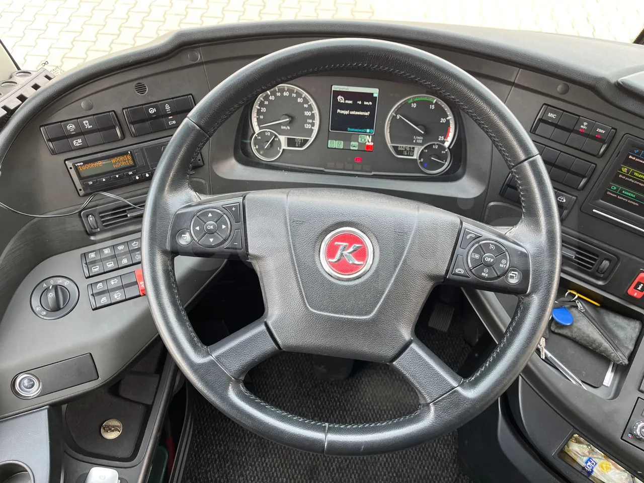 Setra S515 410 02 - Euro6 - 315kW - 12.300mt - steering wheel photo