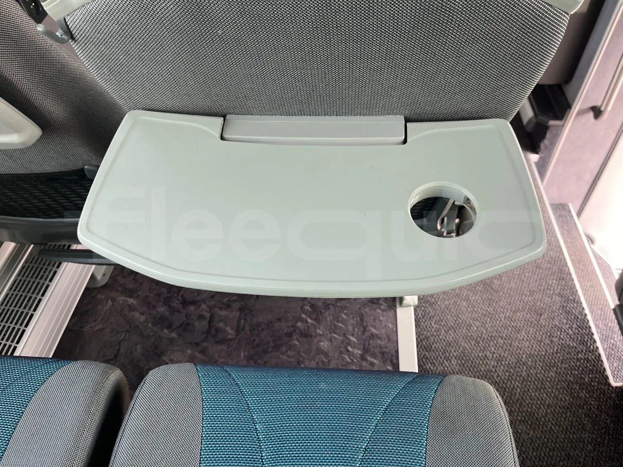 Setra S515 410 02 - Euro6 - 315kW - 12.300mt - table detail photo