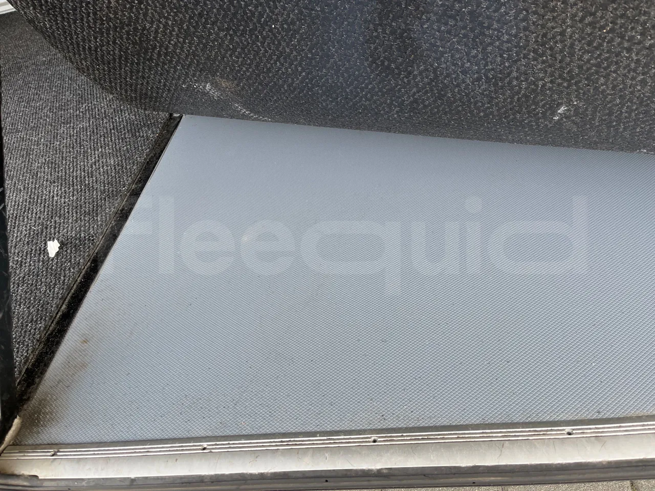 Setra S515 410 02 - Euro6 - 315kW - 12.300mt - under carpet photo