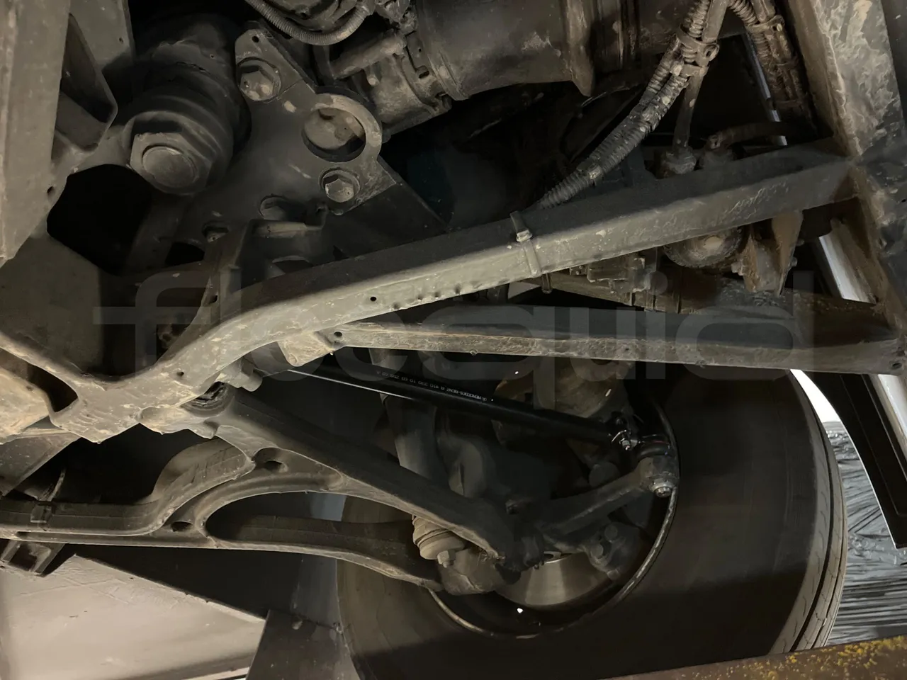 Setra S515 410 02 - Euro6 - 315kW - 12.300mt - front axle right side