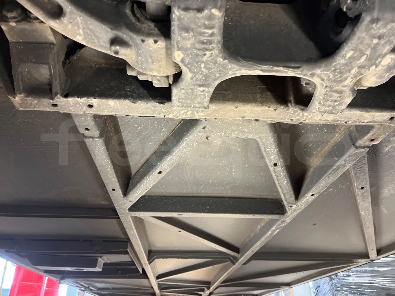 Setra S515 410 02 - Euro6 - 315kW - 12.300mt - central undercarriage photo