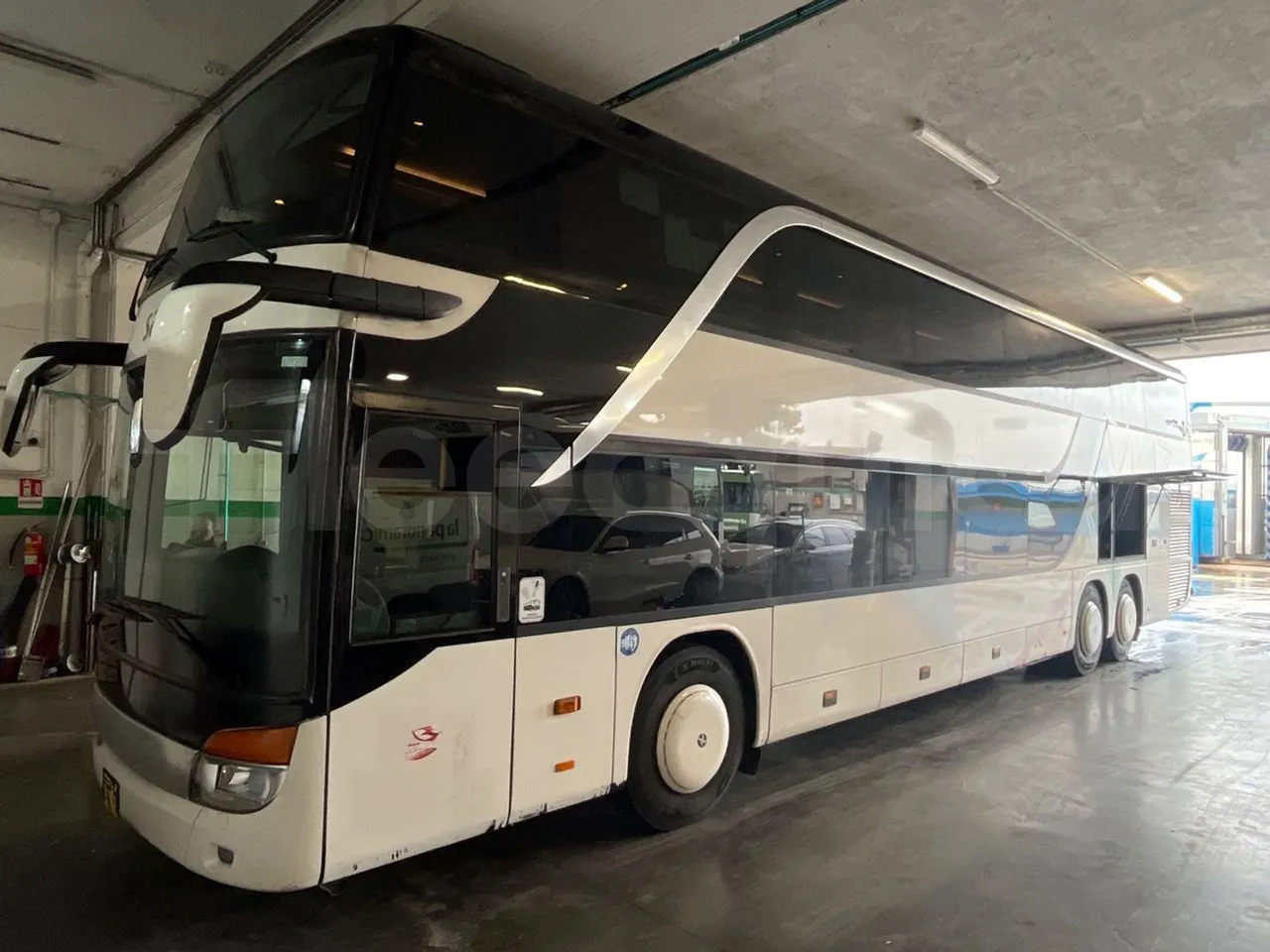 Setra S431 DT - Euro4 - 370kW - 13.890mt - 3/4 front left