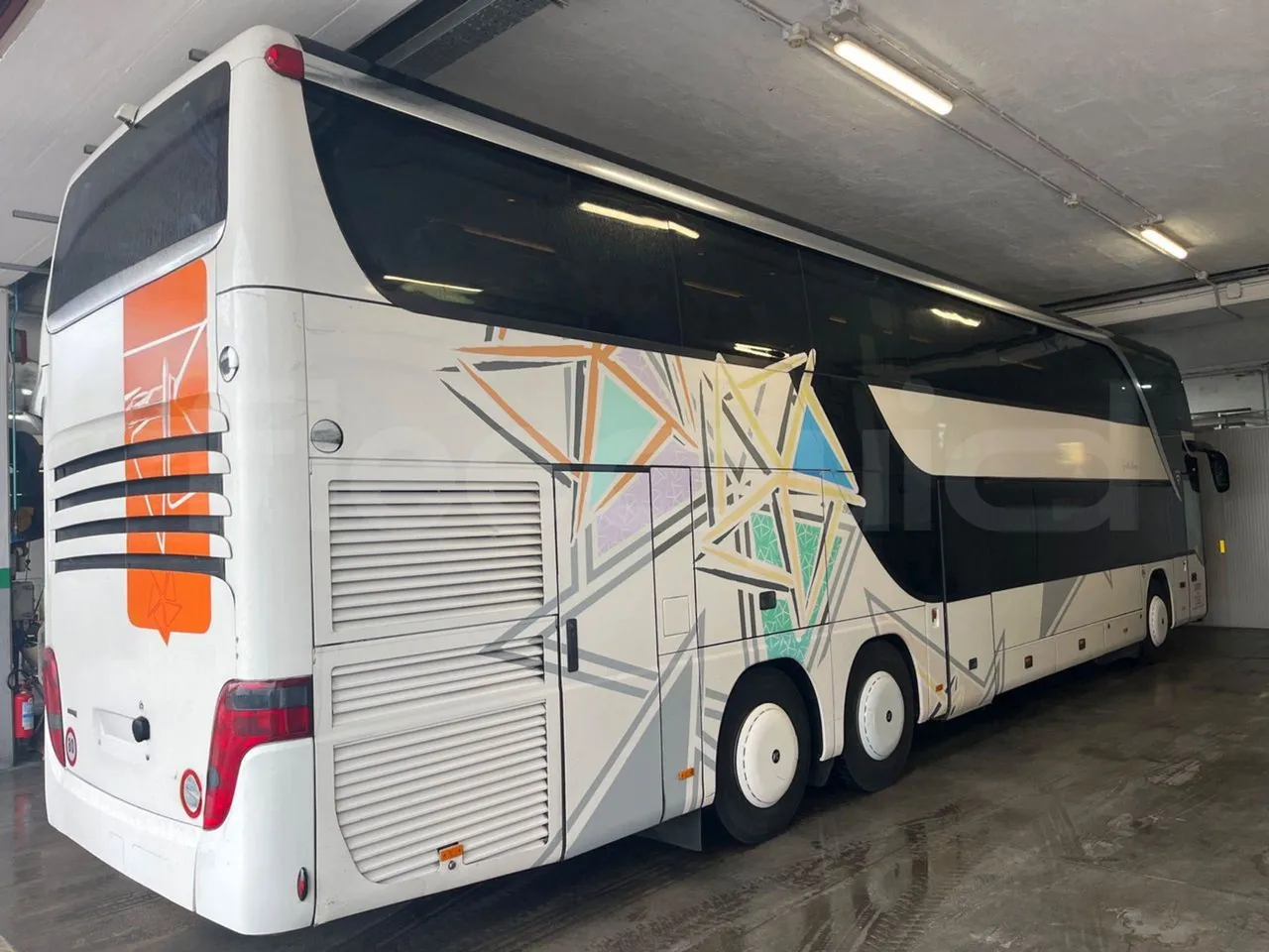 Setra S431 DT - Euro4 - 370kW - 13.890mt - 3/4 right rear doors closed